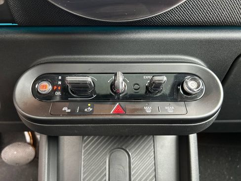 Used 2025 MINI Cooper 2-Door Hardtop FWD image 18