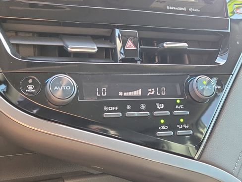 Used 2021 Toyota Camry XLE image 23