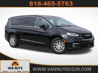 New 2026 Chrysler Pacifica Select