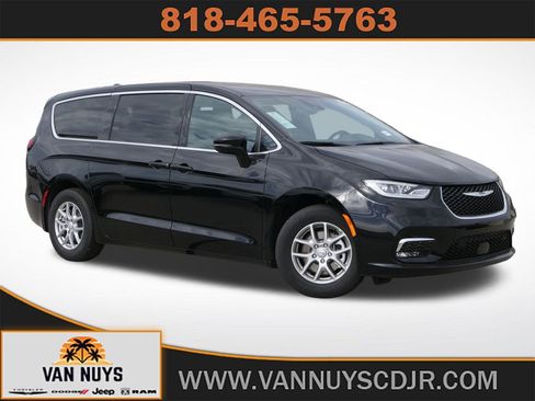 New 2026 Chrysler Pacifica Select image 1