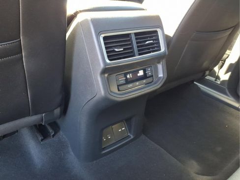 Used 2024 Volkswagen Atlas SE image 14