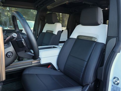 Used 2024 GMC Hummer EV 2X w/ Extreme Off-Road Package image 12