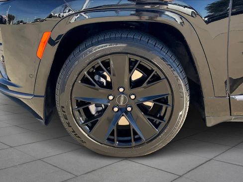 Used 2024 Jeep Wagoneer Launch Edition image 18