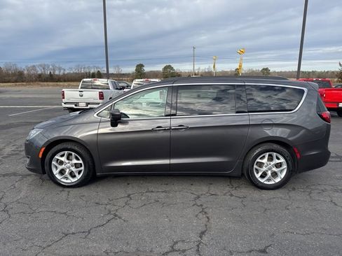 Used 2018 Chrysler Pacifica Touring Plus w/ Tire & Wheel Group image 11
