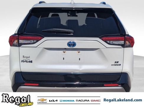 Used 2022 Toyota RAV4 SE image 4
