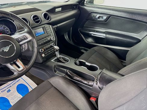 Used 2018 Ford Mustang Coupe RWD image 28