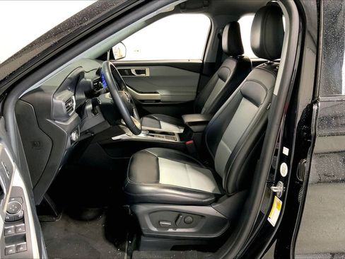 Used 2023 Ford Explorer XLT w/ Equipment Group 202A RWD image 15