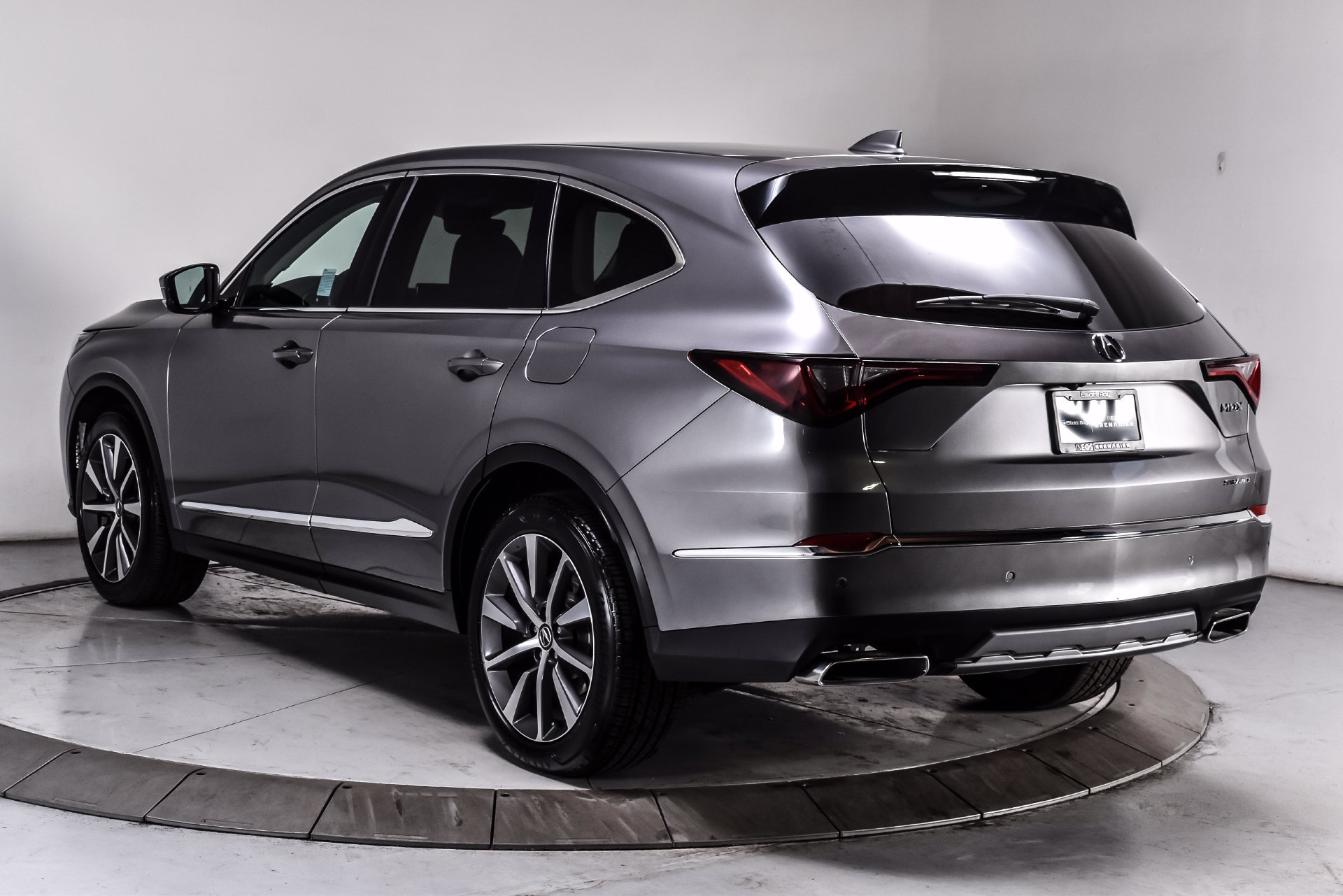 Used 2025 Acura MDX w/ Technology Package AWD/4WD image 4