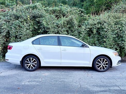 Used 2016 Volkswagen Jetta SE FWD image 4