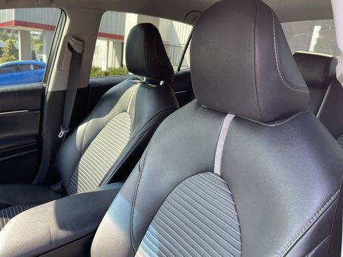 Used 2018 Toyota Camry SE FWD image 17