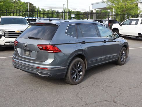 Used 2022 Volkswagen Tiguan SE image 21