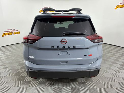 Used 2025 Nissan Rogue SV image 4