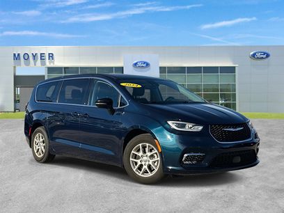 Used 2024 Chrysler Pacifica Touring-L