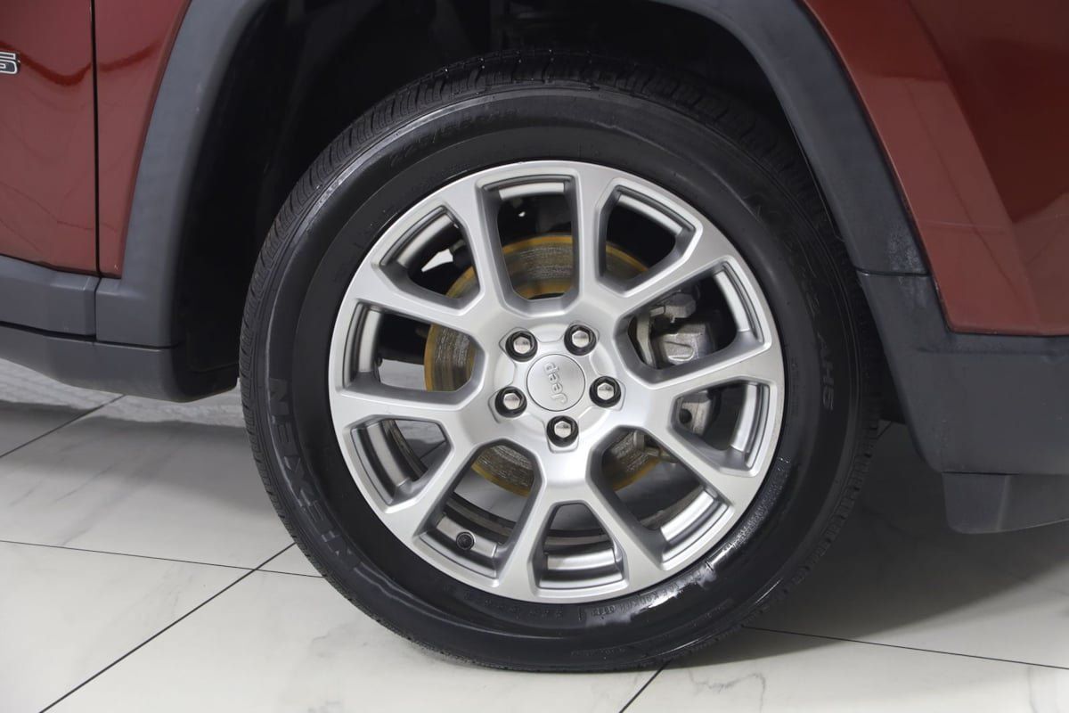Used 2022 Jeep Compass Latitude w/ Sun and Sound Group AWD/4WD image 14