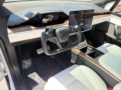 Used 2023 Tesla Model X AWD/4WD image 2