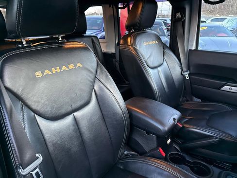 Used 2013 Jeep Wrangler Unlimited Sahara w/ Dual Top Group image 40