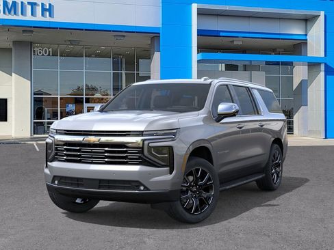 New 2026 Chevrolet Suburban Premier image 6