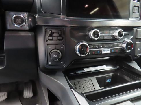 Used 2025 Ford F250 Lariat w/ Black Appearance Package AWD/4WD image 70