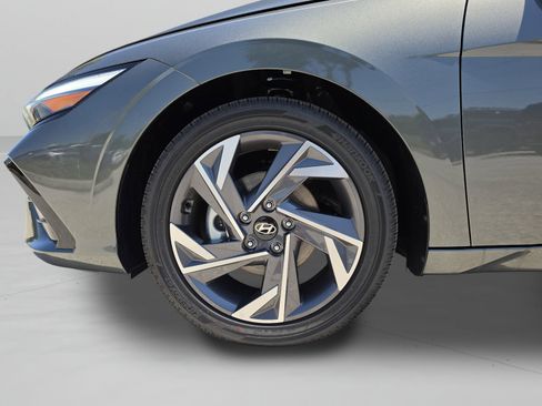 New 2026 Hyundai Elantra Limited FWD image 40