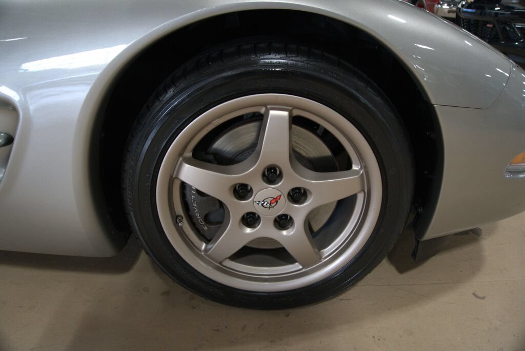 Used 2001 Chevrolet Corvette Convertible w/ Preferred Equipment Group2 RWD image 30