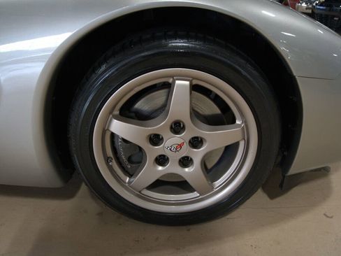 Used 2001 Chevrolet Corvette Convertible w/ Preferred Equipment Group2 image 30