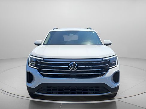 Used 2024 Volkswagen Atlas SE w/ Black Wheel Package FWD image 8