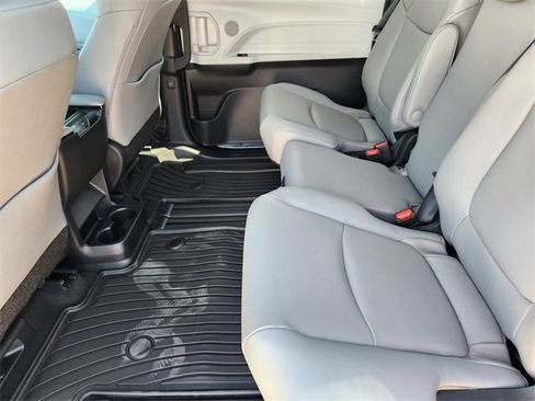 New 2026 Toyota Sienna XLE image 19