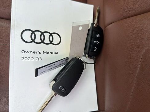 Used 2022 Audi Q3 2.0T Premium w/ Convenience Package AWD/4WD image 21