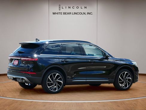 Used 2025 Lincoln Corsair Reserve w/ Equipment Group 202A AWD/4WD image 5