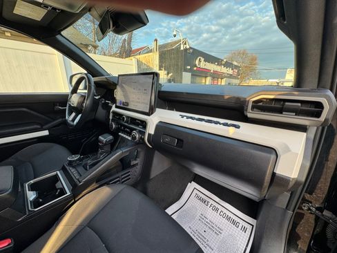 Used 2024 Toyota Tacoma TRD Off-Road image 37