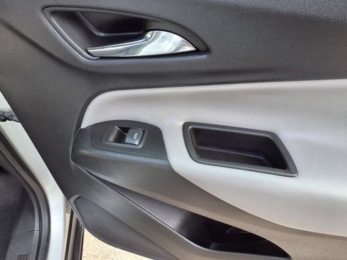 Used 2022 Chevrolet Equinox LS FWD image 23