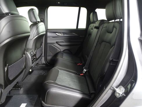 New 2025 Jeep Grand Cherokee Altitude image 13