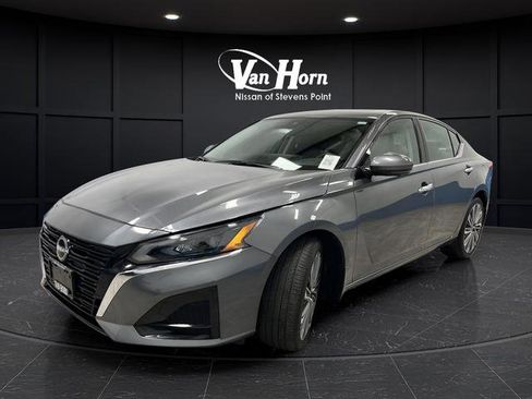 Used 2025 Nissan Altima 2.5 SL AWD/4WD image 3