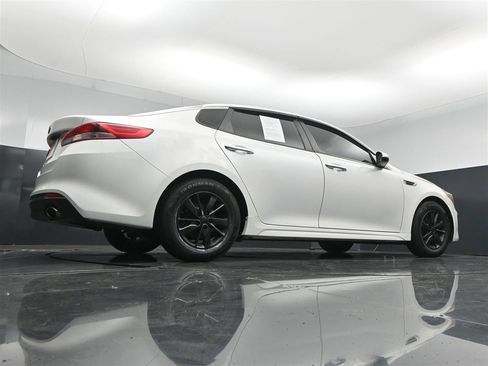 Used 2018 Kia Optima LX FWD image 31
