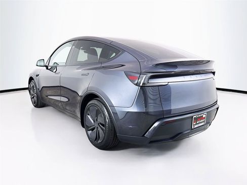 Used 2026 Tesla Model Y 2WD image 31