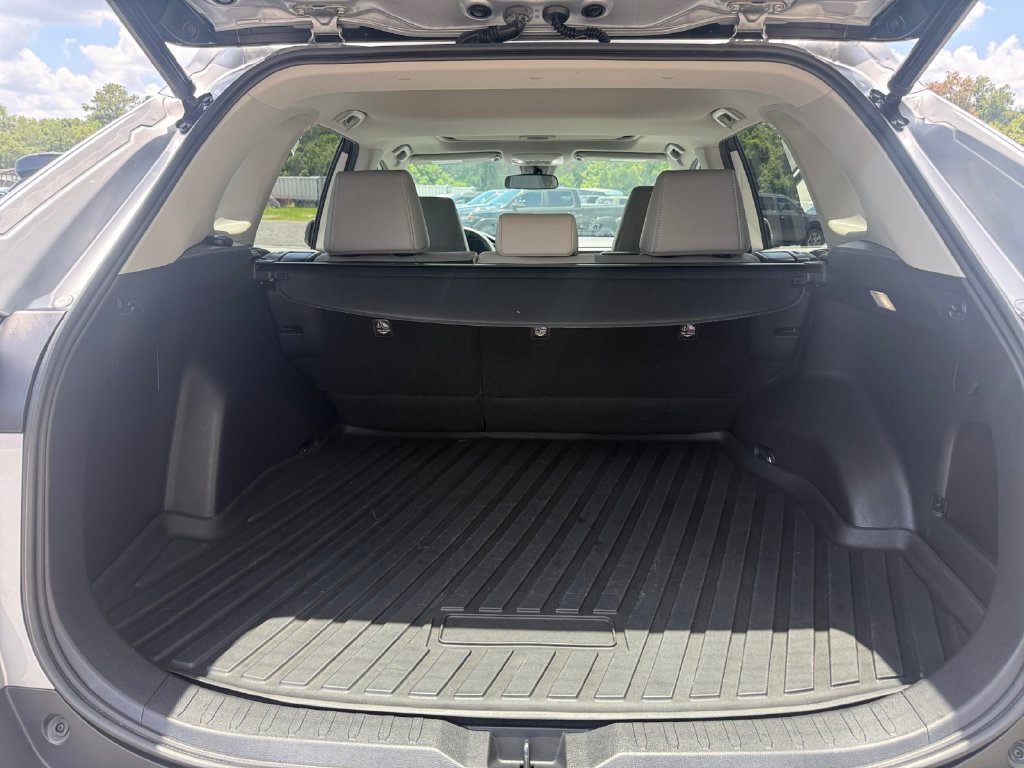 Used 2022 Toyota RAV4 XLE Premium AWD/4WD image 30