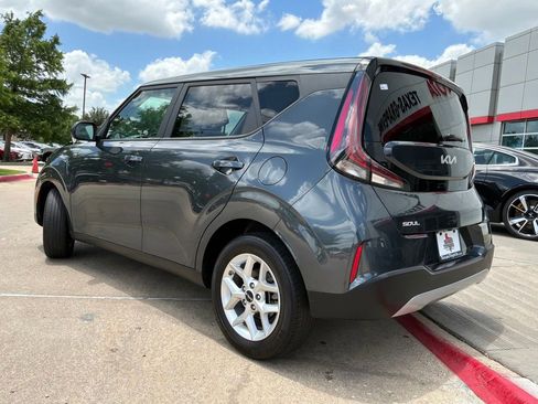 Used 2025 Kia Soul LX w/ LX Technology Package FWD image 8