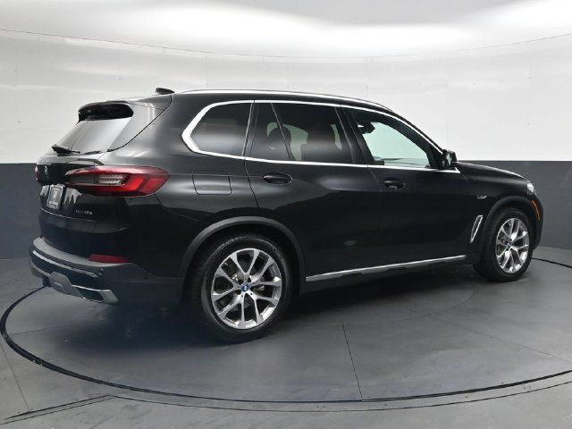 Used 2022 BMW X5 xDrive45e w/ Executive Package AWD/4WD image 4