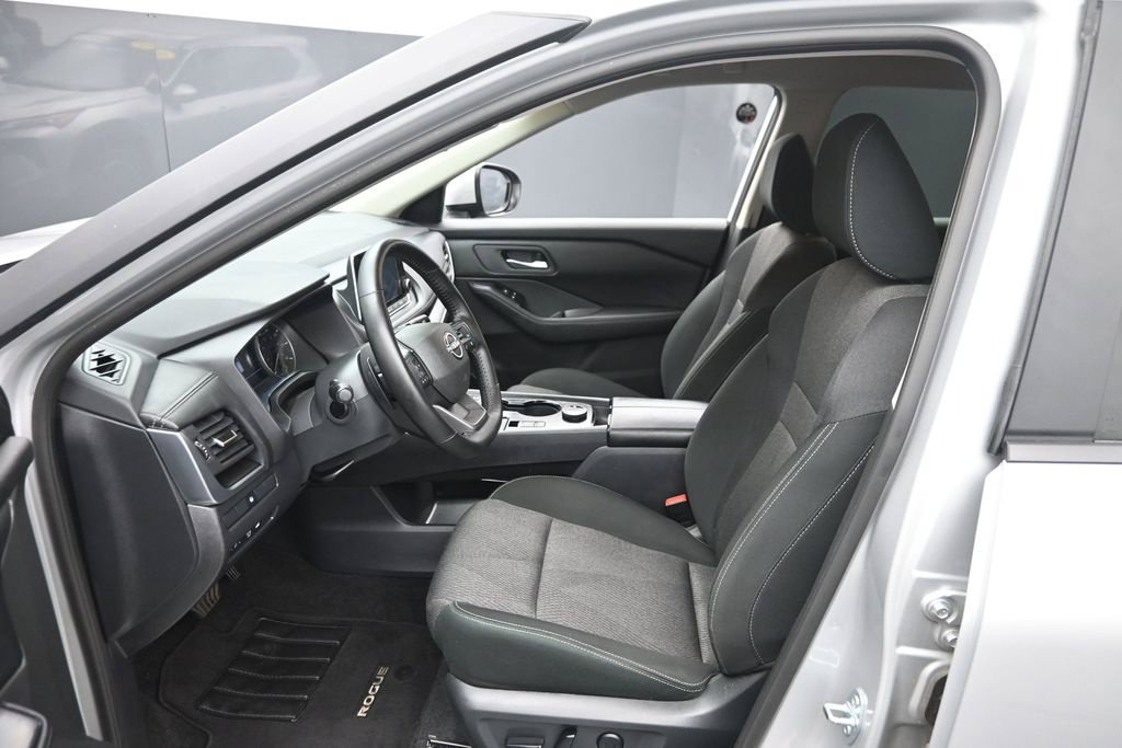 Used 2025 Nissan Rogue SV AWD/4WD image 15