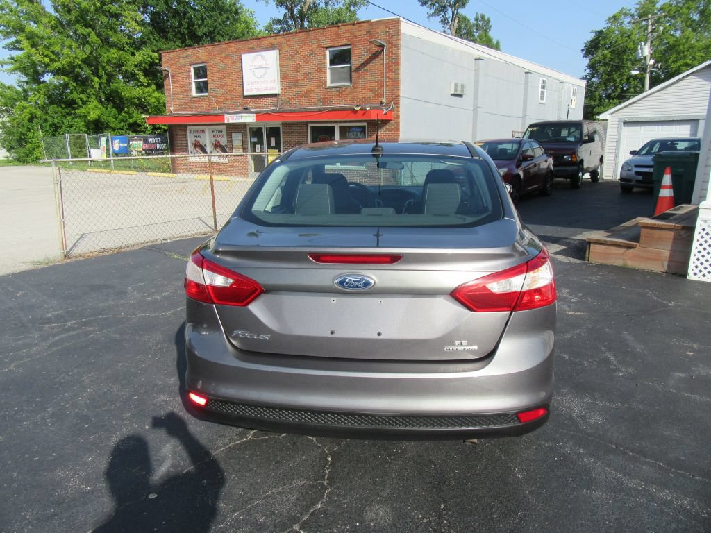 Used 2014 Ford Focus SE w/ SE Winter Package FWD image 5