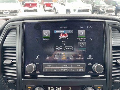 Used 2022 Nissan Titan SV w/ SV Convenience Package image 19