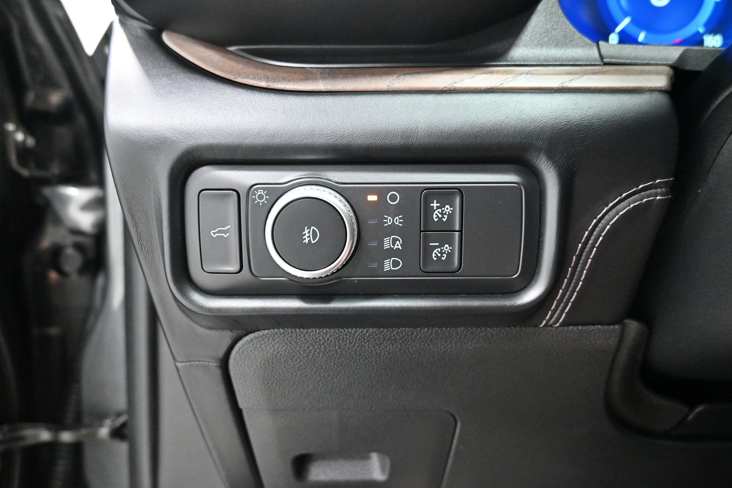 Used 2020 Ford Explorer Platinum w/ Premium Technology Package AWD/4WD image 9