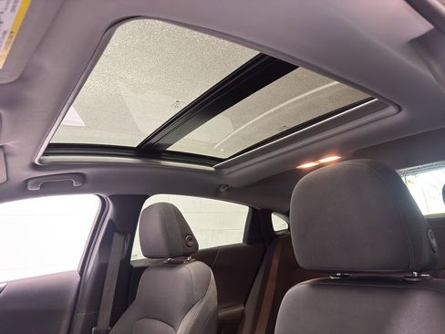 Used 2021 Chevrolet Malibu LT image 33