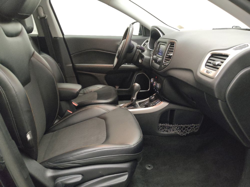 Used 2017 Jeep Compass Latitude w/ Cold Weather Group AWD/4WD image 21