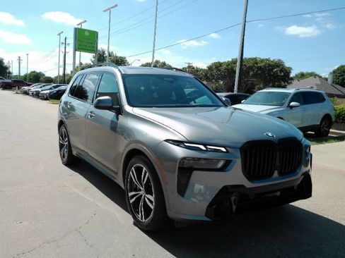 Used 2023 BMW X7 xDrive40i w/ M Sport Package AWD/4WD image 4