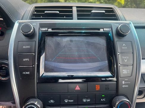 Used 2016 Toyota Camry SE w/ Moonroof Package FWD image 16