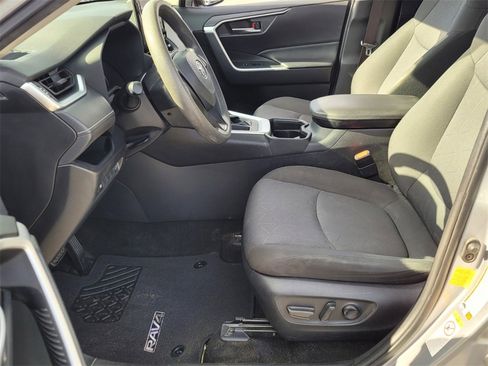 Used 2019 Toyota RAV4 XLE image 5