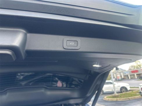Used 2025 Land Rover Range Rover Sport SE AWD/4WD image 28