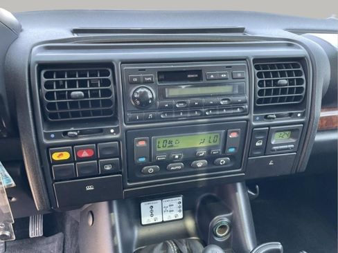 Used 2004 Land Rover Discovery SE image 11