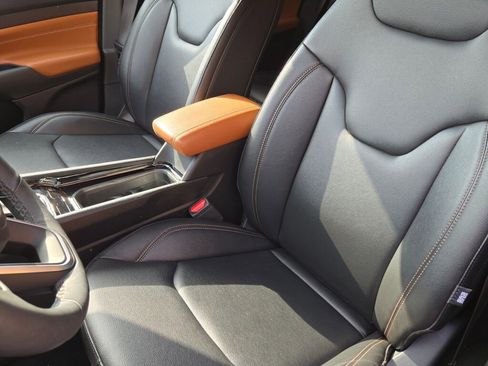 Used 2024 Jeep Compass Limited image 18